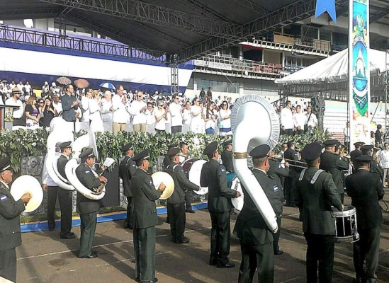 Tegucigalpa disfruta al máximo el cumpleaños de la Patria