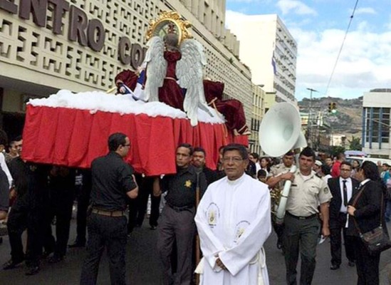 La procesión solemne salió de la Catedral San Miguel Arcángel, en la capital de Honduras.
