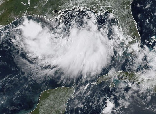 Barry ya es tormenta tropical y se dirige al sur de EEUU
