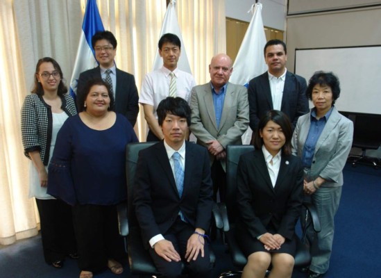 Expertos japoneses apoyan programas empresariales