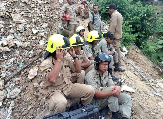 Continúa el rescate de mineros atrapados en el sur de Honduras