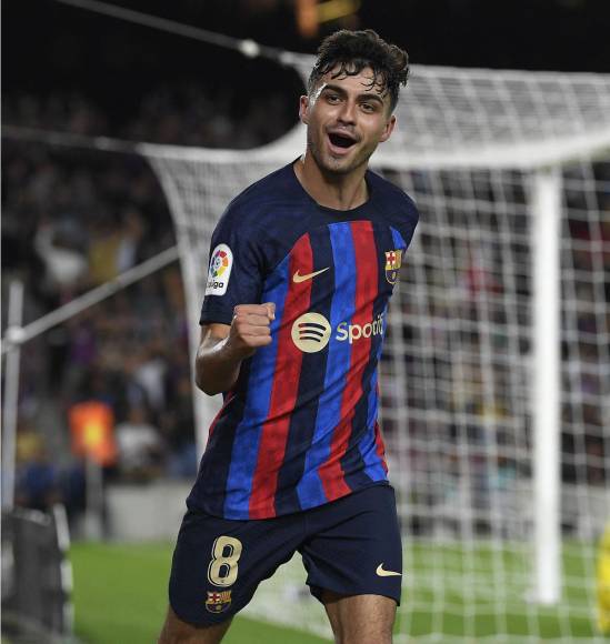 Pedri González (19 años) - Mediocampista español del FC Barcelona (Valor de mercado: 90 millones de euros). El joven jugador se llevó el Premio Golden Boy el año pasado.