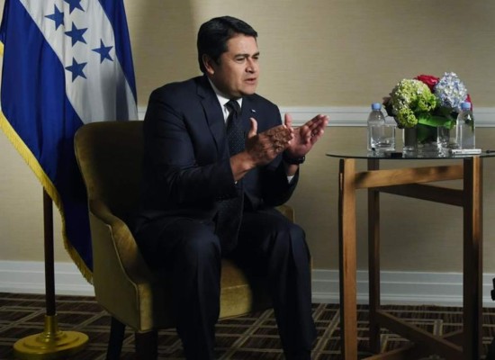 Presidente de Honduras dice no detenerse por amenazas del crimen organizado