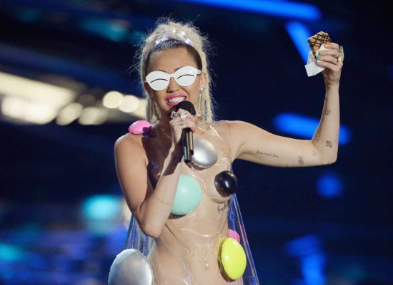 El destape de Miley Cyrus en los MTV VMA 2015