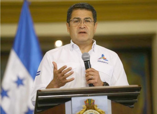 Presidente de Honduras advierte que perseguirá a narcotraficantes