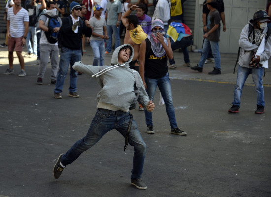 Protestas en Venezuela dejan al menos tres muertos