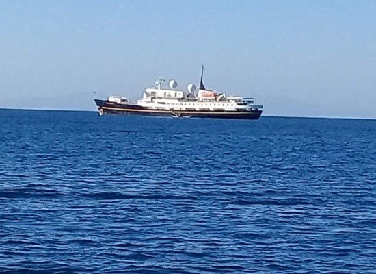 Crucero Serenísima de Ucrania llega a Guanaja, Islas de la Bahía