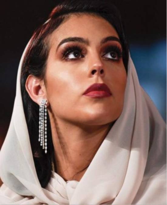 En enero de 2019 se convirtieron en la pieza perfecta para culminar su inolvidable look como princesa árabe durante los Globe Soccer Awards de Dubái.<br/><br/>