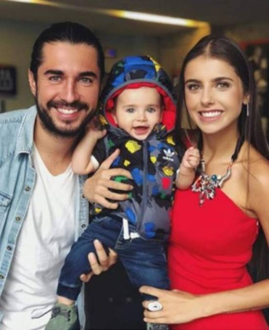 El 31 de mayo, la actriz Michelle Renaud informó a través de Instagram que se separó de su esposo, Josué Alvarado, con quien contrajo matrimonio en 2016 y comparte un hijo.<br/><br/>La pareja se casó el 12 de noviembre de 2016, tras cinco años de noviazgo.