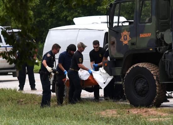 Hallan cuerpos de seis hispanos ahogados dentro de camioneta en Houston