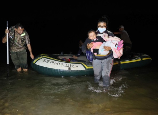 Hallan a un niño hondureño de cuatro años solo en la frontera mexicana