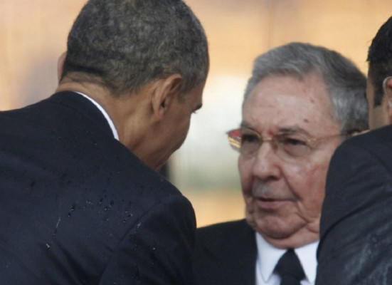 Apretón de manos entre Obama y Castro causa esperanza en Cuba