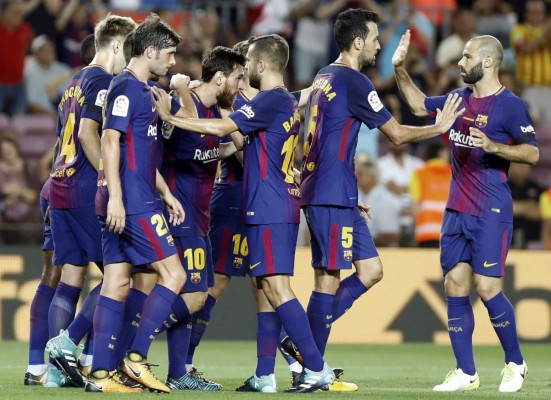 El Barcelona doblega al Betis en el inicio de Liga pero no convence