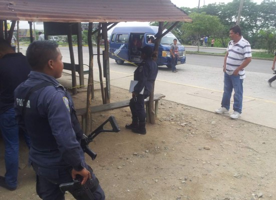 Lo matan a pedradas en una parada de buses en San Pedro Sula