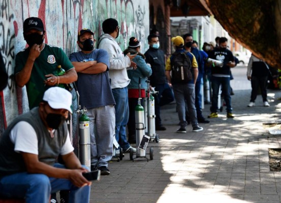 Ciudad de México: cinco horas de fila por una hora de oxígeno