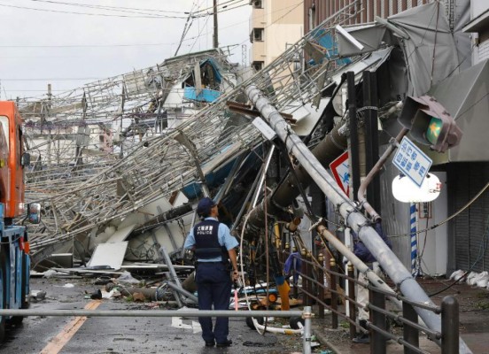 Peor tifón en 25 años deja seis muertos en Japón