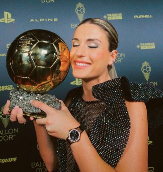 La felicidad de Alexia Putellas con su segundo Balón de Oro.