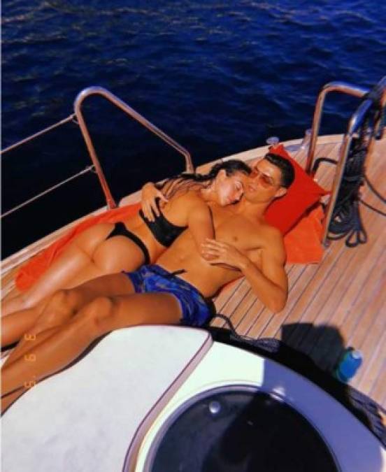 Georgina Rodríguez también estuvo en la isla Cerdeña de Italia junto a Cristiano Ronaldo.