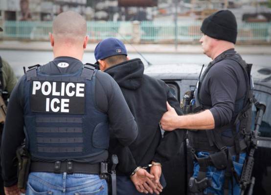 Redadas para deportar a un millón de inmigrantes comienzan el domingo