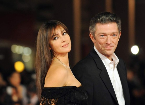 Italian actress Monica Bellucci (L) and her husband, French actor Vincent Cassel arrive for the screening of 'L'uomo che ama' (The man who loves) on October 23, 2008 at the Rome International film festival. 'Luomo che ama' by Maria Sole Tognazzi, starring Pierfrancesco Favino, Monica Bellucci and Ksenia Rappoport is competiting in the official selection of the festival. AFP PHOTO / ALBERTO PIZZOLI (Photo credit should read ALBERTO PIZZOLI/AFP/Getty Images)
