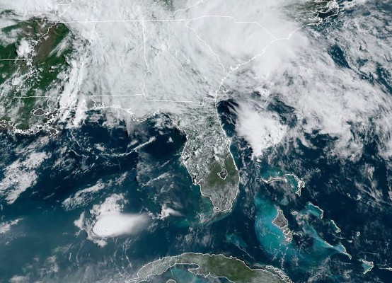 En vivo: Tormenta Bertha toca tierra en Carolina del Sur