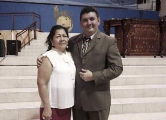 El pastor de la iglesia La Cosecha Rubén Jule Zúniga y su esposa Mary Lazo Bonilla.