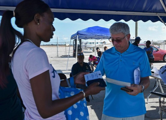 Envían a niña bahameña a centro de inmigrantes en EEUU