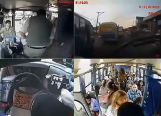 Después del gesto del conductor, varias personas se vieron obligadas a ceder su asiento a la mujer. Foto YouTube.