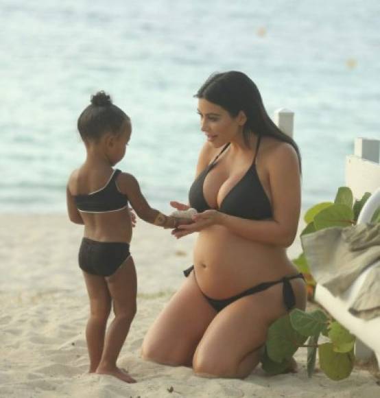 Esta es una tierna foto que se publicó sobre Kim Kardashian y su pequeña North.