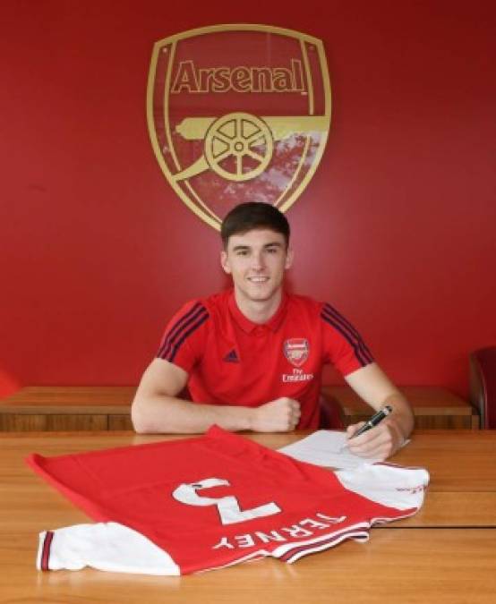 El Arsenal anunció también este jueves la incorporación del lateral izquierdo escocés Kieran Tierney procedente del Celtic de Glasgow.