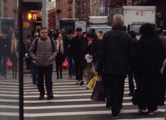 Yani Rosenthal captado caminando en Manhattan