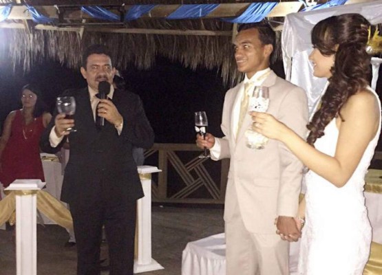 Futbolista Odis Borjas contrae matrimonio con periodista porteña