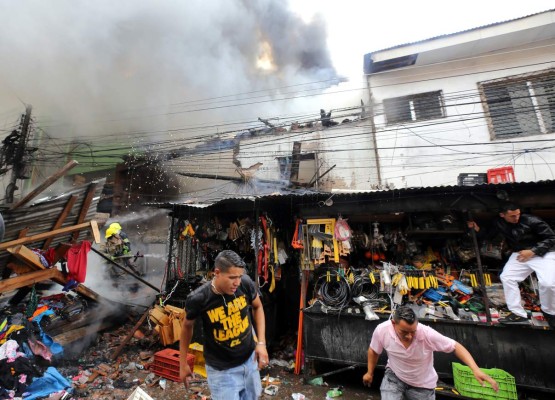 Trabajo de capitalinos reducido a cenizas tras incendio en mercados