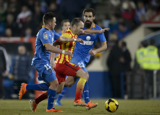 Un gran Pedro Rodríguez sostiene el liderato del Barcelona