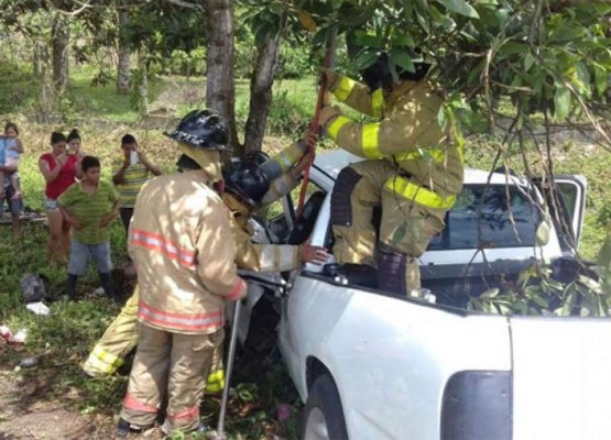 Joven ceibeño sobrevive al accidentarse en carretera CA-13