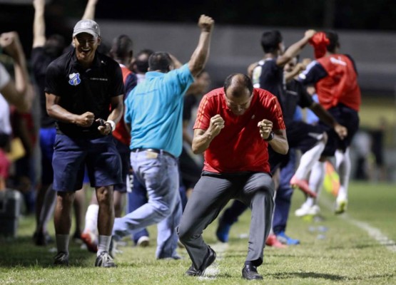 Eufórico festejo de Wilmer Cruz: 'El resultado se da porque tenemos güevos'