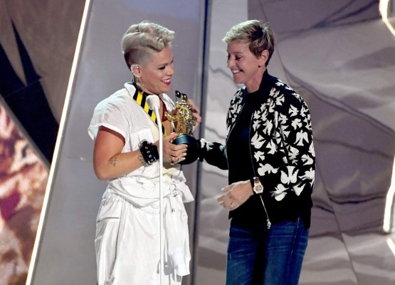 Pink recibe el premio de vanguardia Michael Jackson en los VMAs