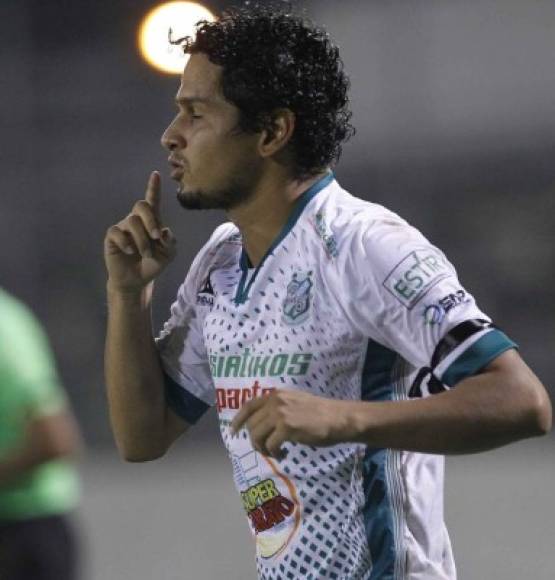 Luis Lobo: El jugador todavía tiene contrato con Platense, pero no entra en los planes de Carlos Martínez e inclusive amenaza con demandar al club escualo. Ha jugado en Real España, Parrillas One, Honduras Progreso, Social Sol.