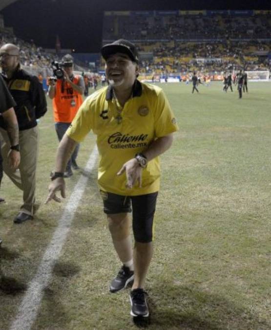 Diego Maradona celebró una victoria más de sus Dorados y está a un paso de ser campeón de la Liga de Ascenso.