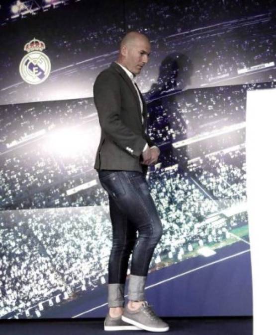 Zidane llegó con un look muy moderno, con unas zapatillas de deporte Adidas. Foto Diario AS.