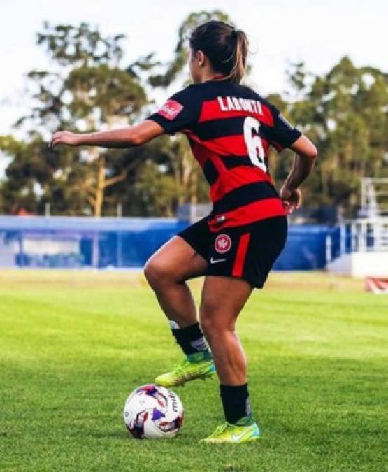 En octubre de 2017, LaBonta se unió al club australiano Western Sydney Wanderers.