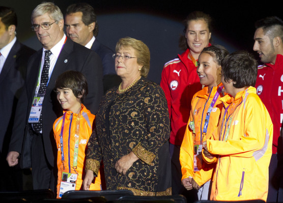 Bachelet frena leyes educativas de Piñera antes de lanzar su reforma