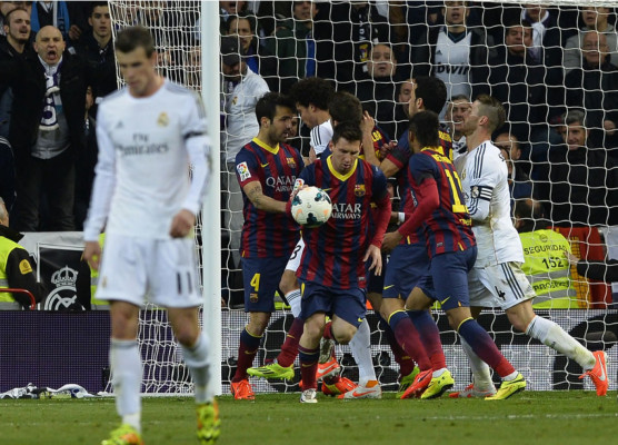 Messi resucita al Barça y lo reengancha a la lucha por el título