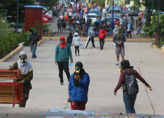 MEU y policías protagonizan enfrentamiento en la Unah