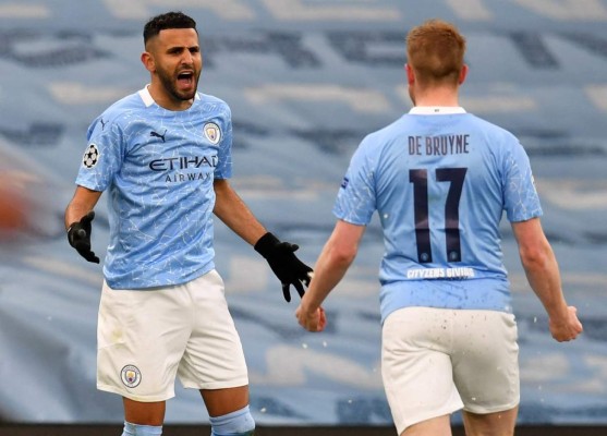 Manchester City's Algerian midfielder Riyad Mahrez (L) celebrates scoring the opening goal with Manchester City's Belgian midfielder Kevin De Bruyne during the UEFA Champions League second leg semi-final football match between Manchester City and Paris Saint-Germain (PSG) at the Etihad Stadium in Manchester, north west England, on May 4, 2021. (Photo by Paul ELLIS / AFP)