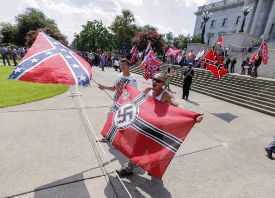 Supremacistas que atemorizaron EEUU hace un año protestan ante la Casa Blanca