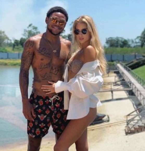 El jugador brasileño Luiz Adriano se divorció de la madre de sus tres hijos y el pasado mes de noviembre se casó con la modelo.