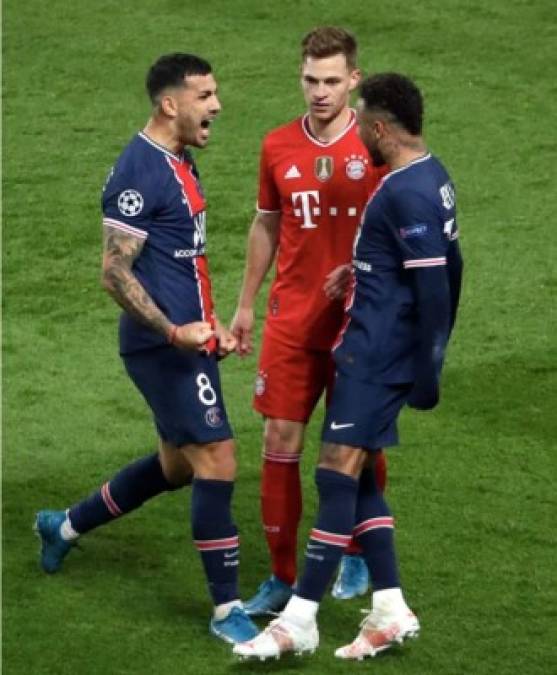 Muchos han tomado esta imagen de Neymar como una burla a Joshua Kimmich, quien en la previa había asegurado que pasarían a las semifinales, eliminando al PSG.