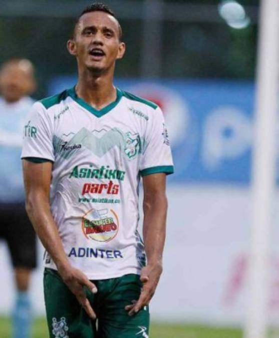 Diego Reyes: El delantero finalizó su contrato con Platense y en el club escualo esperan llegar a un acuerdo para que siga en el equipo.