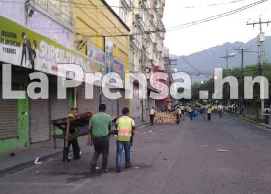 Vendedores ambulantes se toman la tercera avenida en San Pedro Sula